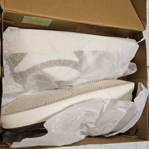 Fabletics White Waffle Cone Sneakers - Picture 2 of 4